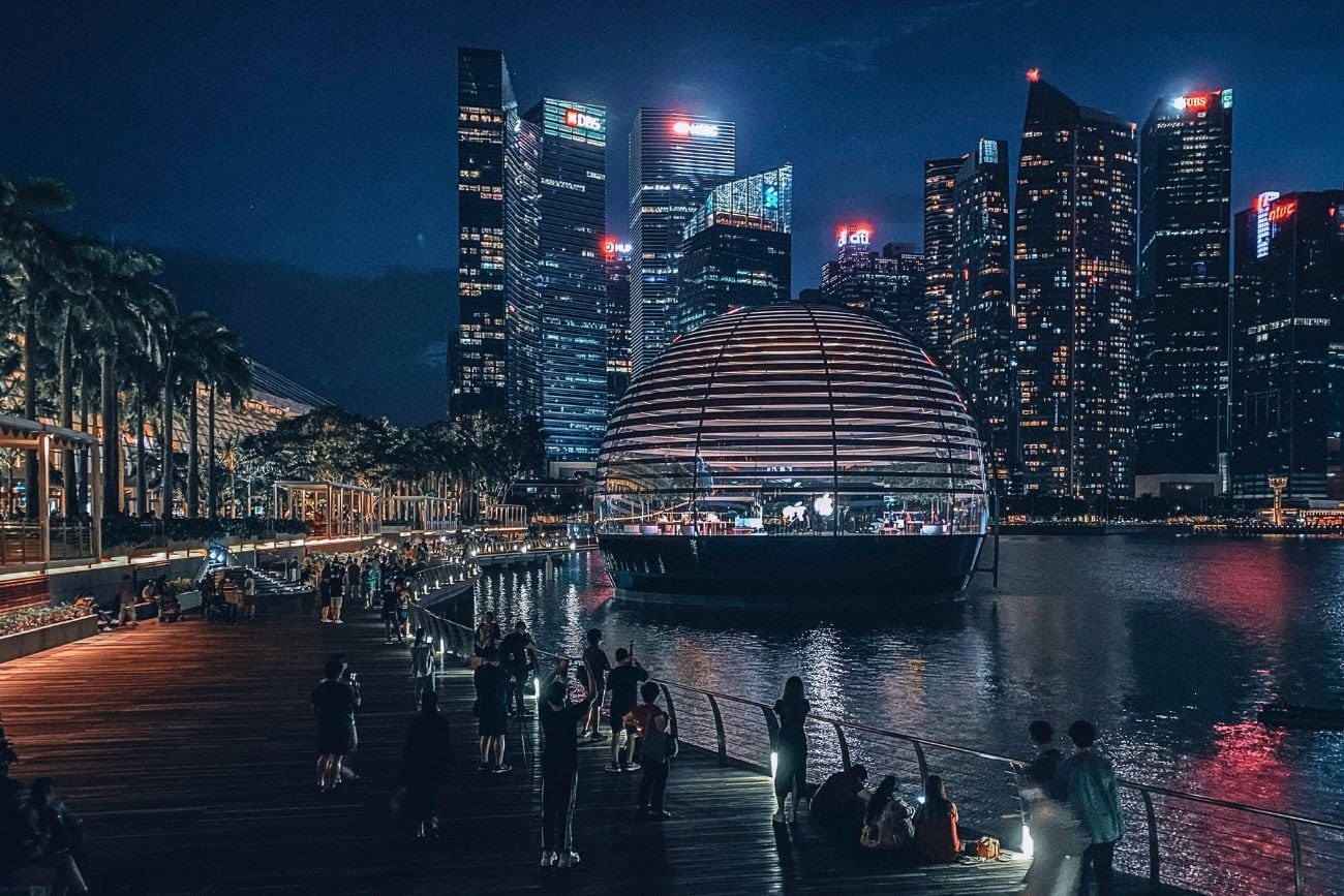 Watch The Singapore F1 In Comfort: Top Hotel Track Views 192 Apple Store Marina Bay Sands Skyscraper Waterfront Singapore