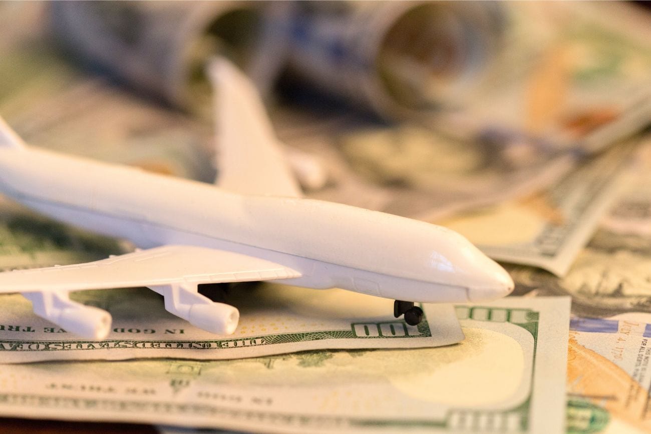 Worst Time To Visit Singapore: Tourist Advisories 8 Airplane On The Money