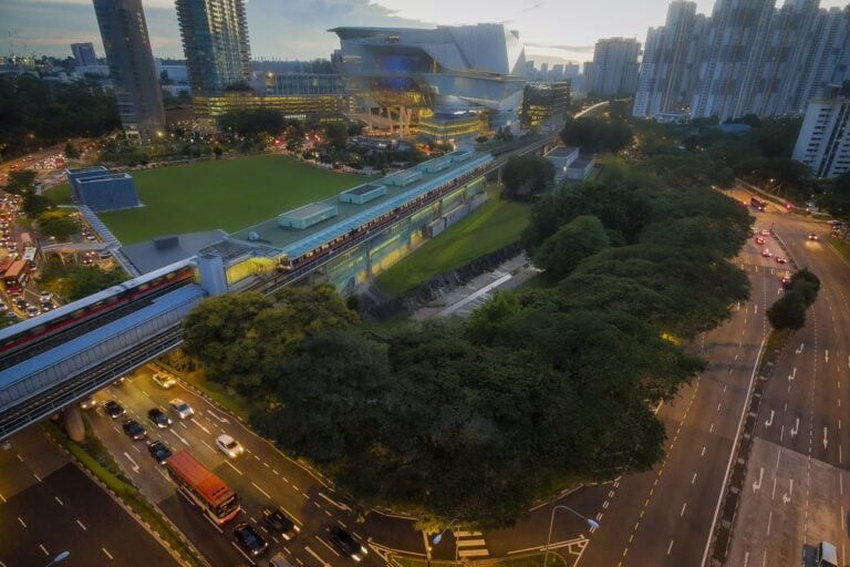Singapore Pedestrian & Public Transport Rules & Etiquette